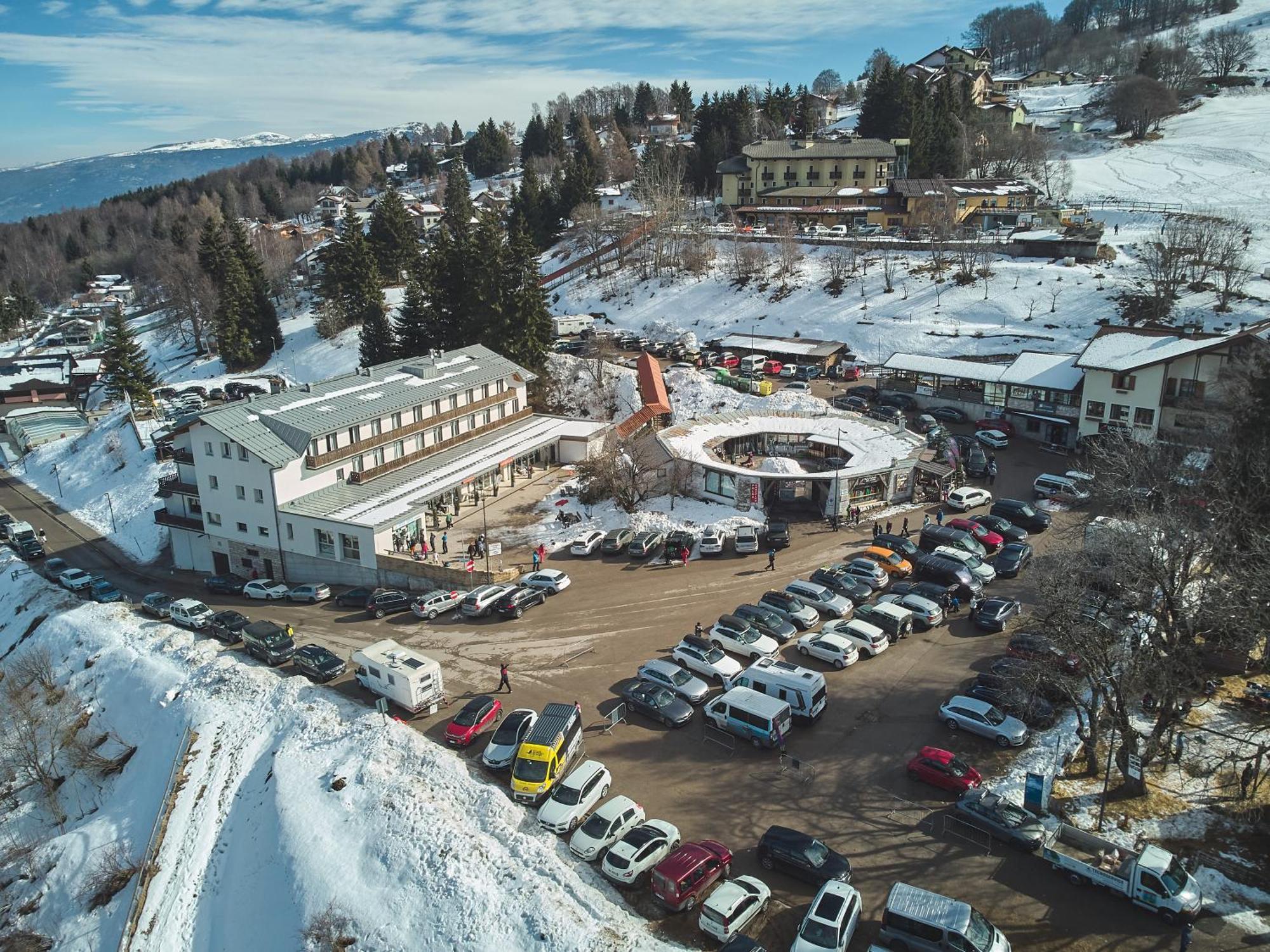 Hotel Dolomiti - Azzurro Club 3*